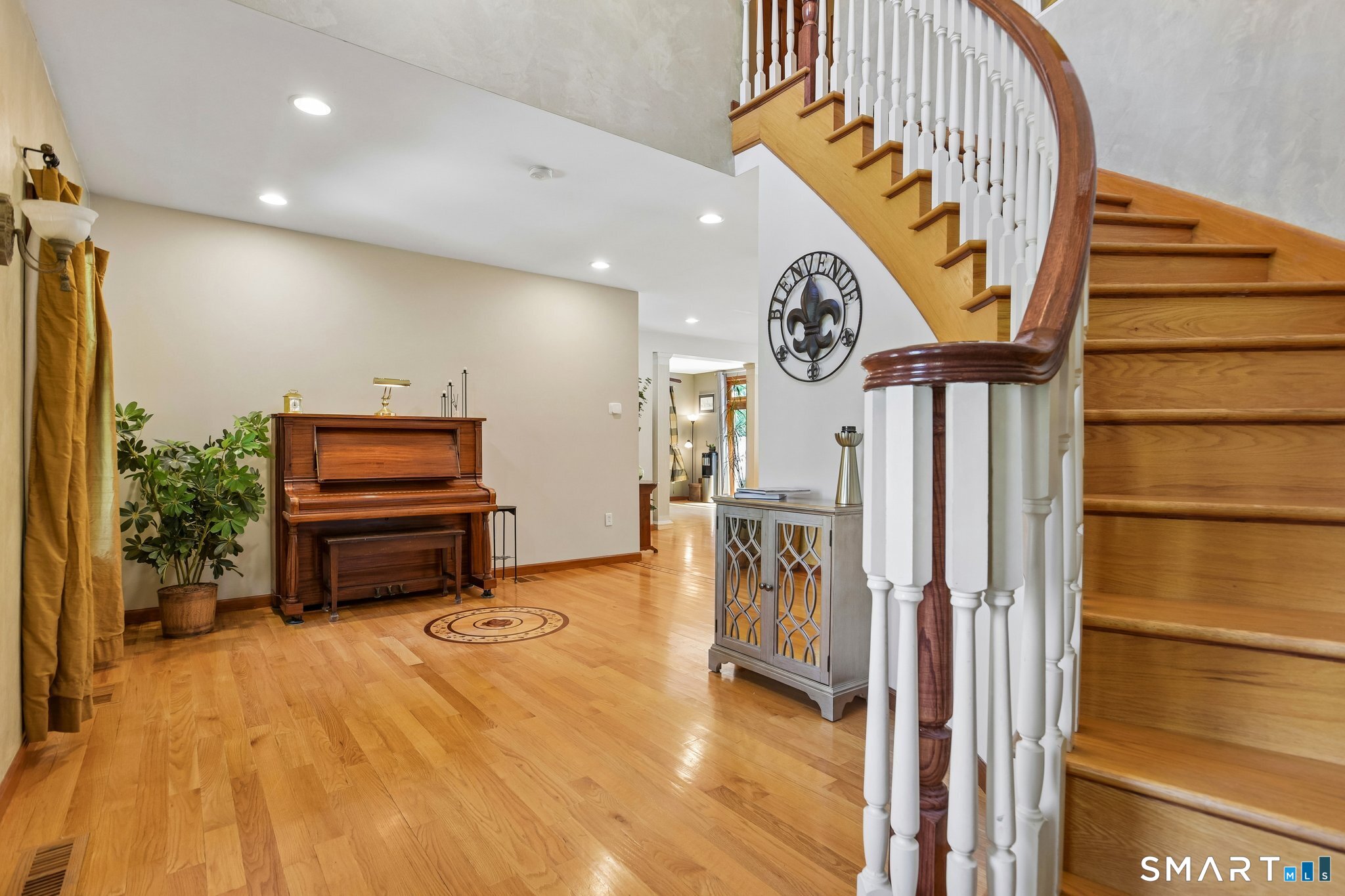 8 White Oak Lane Waterford CT 06375