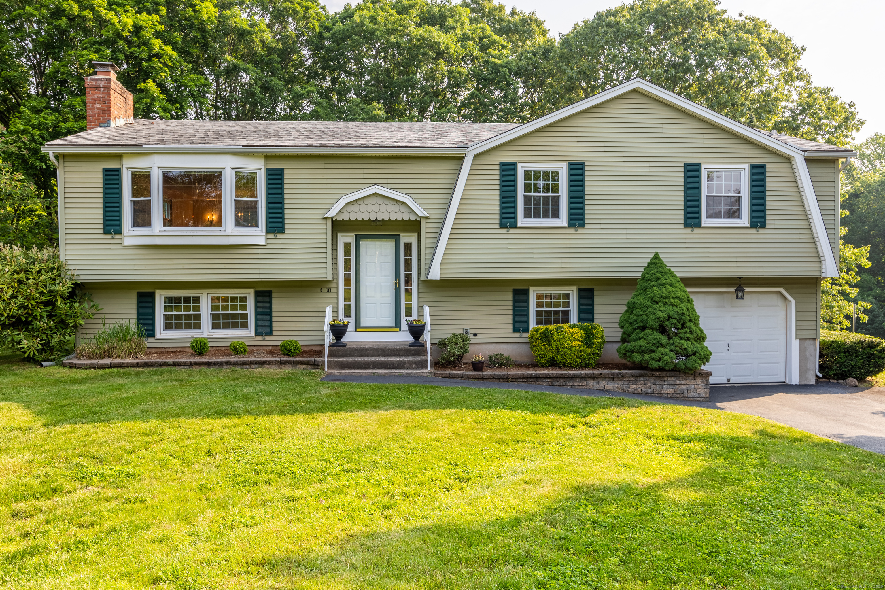10 Longview Lane Wallingford CT 06492