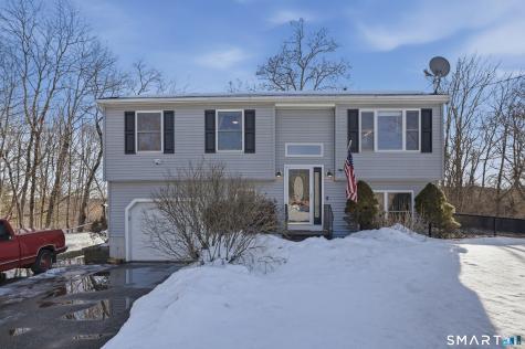 17 Vine Street Putnam CT 06260