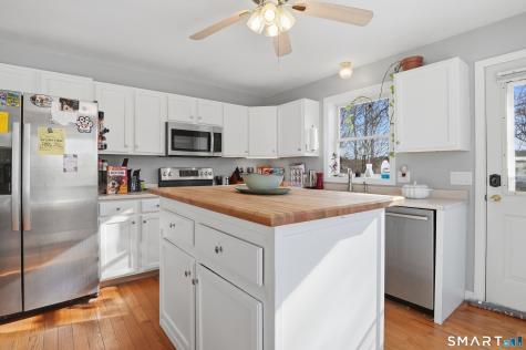 17 Vine Street Putnam CT 06260