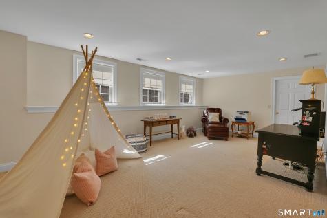9 White Oak Lane Avon CT 06001