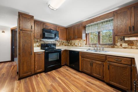 421 Kitemaug Road Montville CT 06382