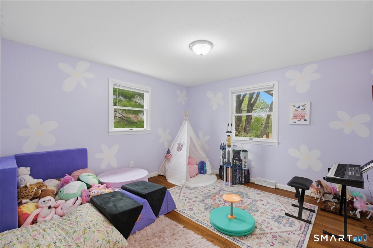 15 Massachusetts Road Montville CT 06370