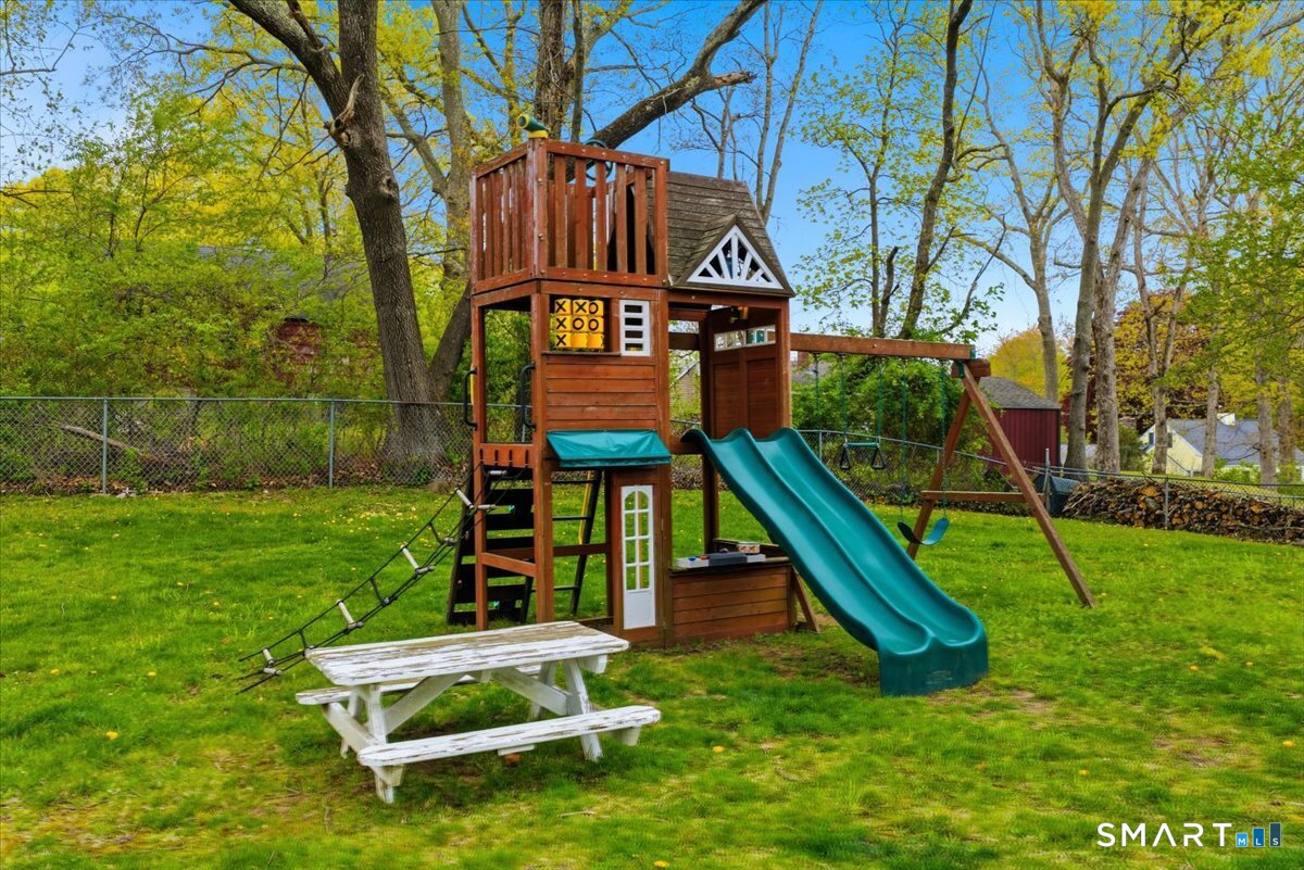 15 Massachusetts Road Montville CT 06370