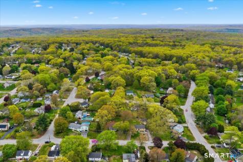 15 Massachusetts Road Montville CT 06370