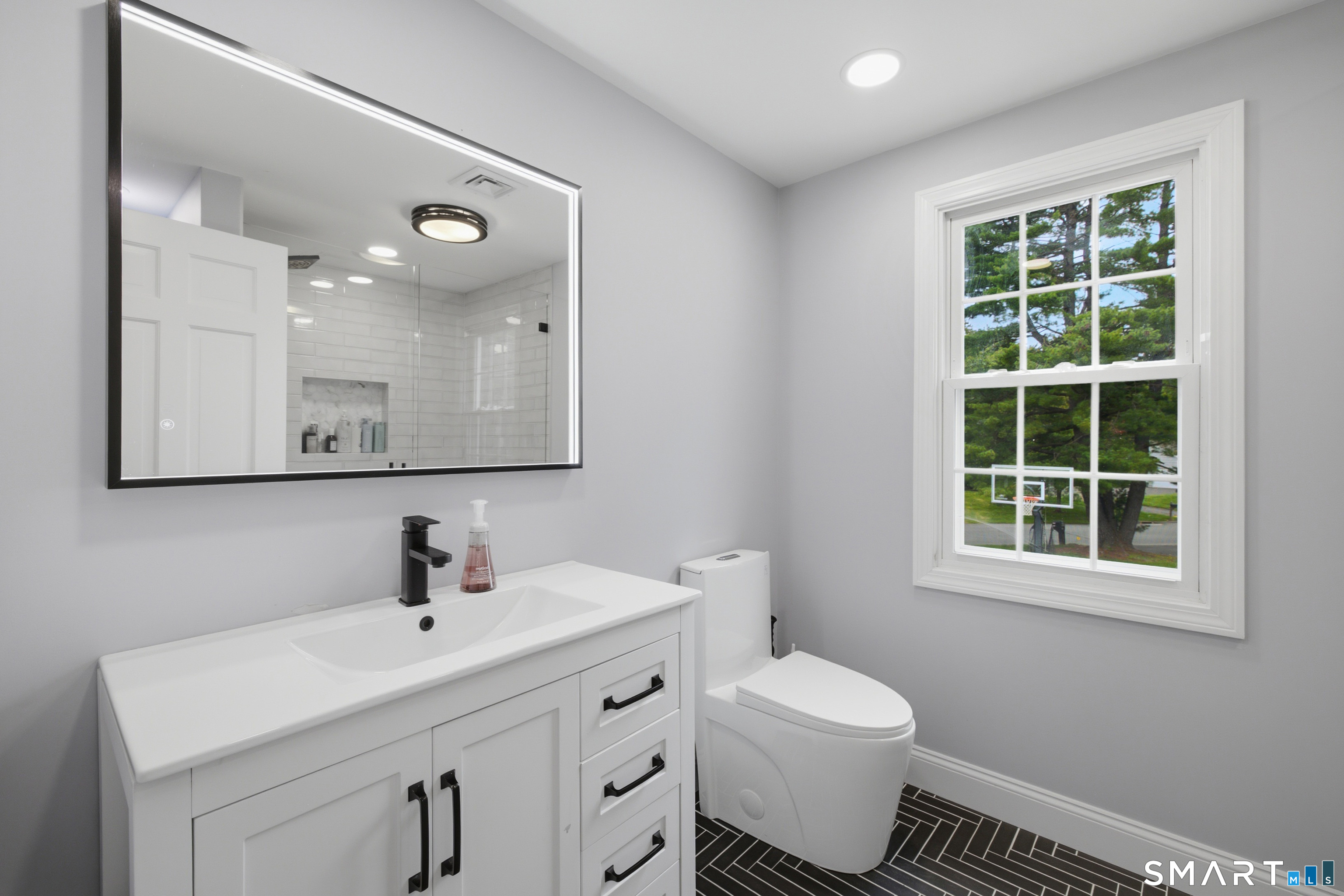 20 Lakeview Drive West Hartford CT 06117