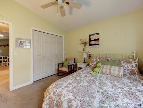 132 Folly Brook Lane Manchester CT 06040