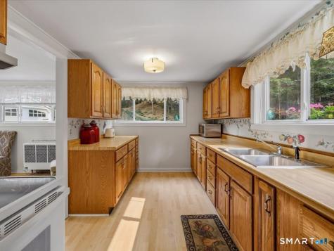 488 Lake Drive Guilford CT 06437