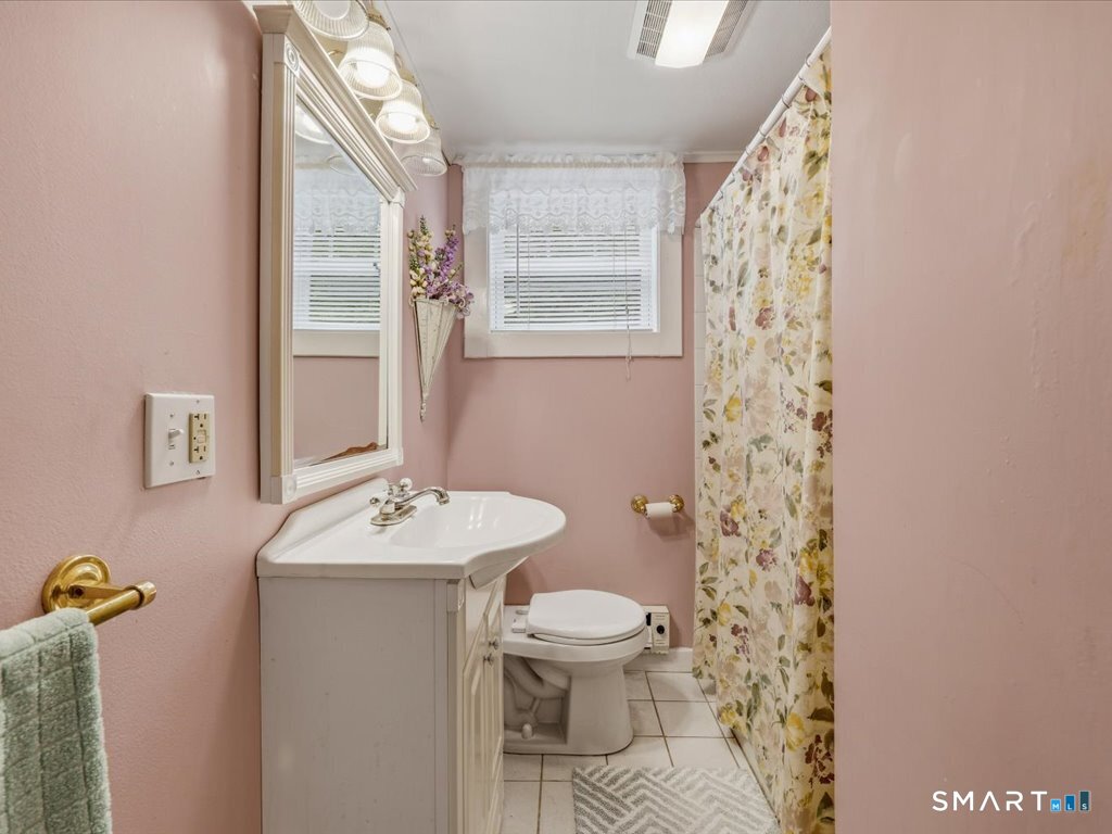 488 Lake Drive Guilford CT 06437