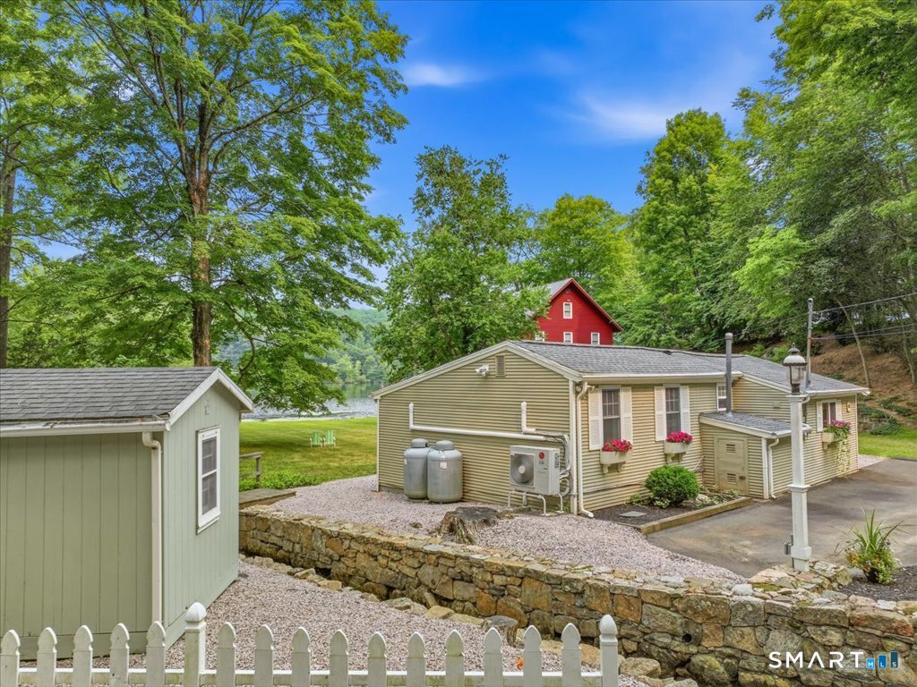 488 Lake Drive Guilford CT 06437