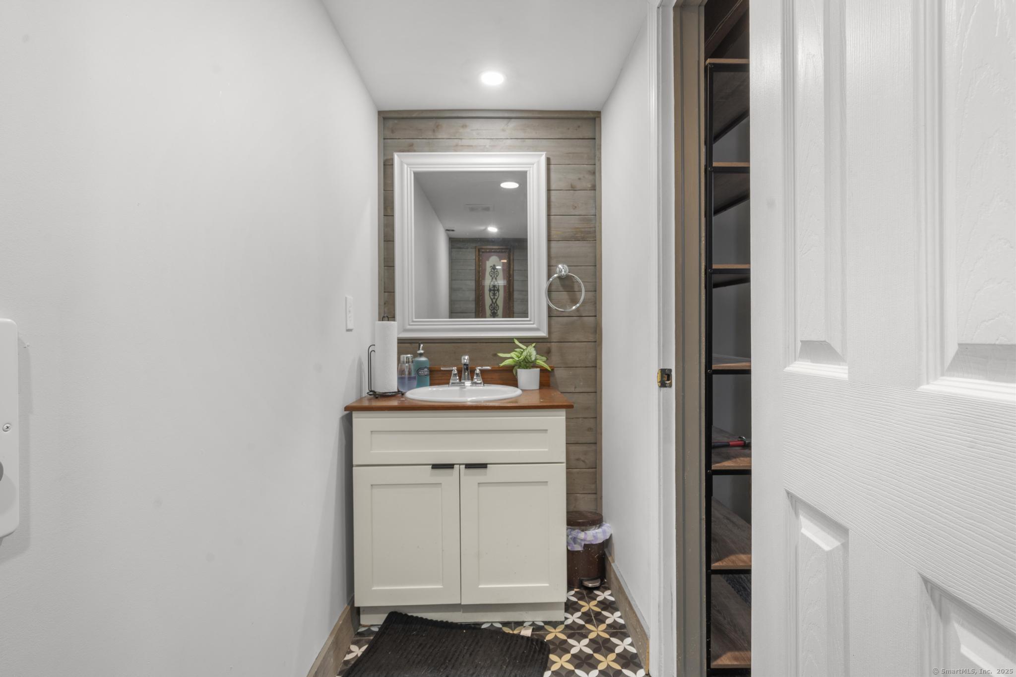 47 Old Windsor Road Bloomfield CT 06002