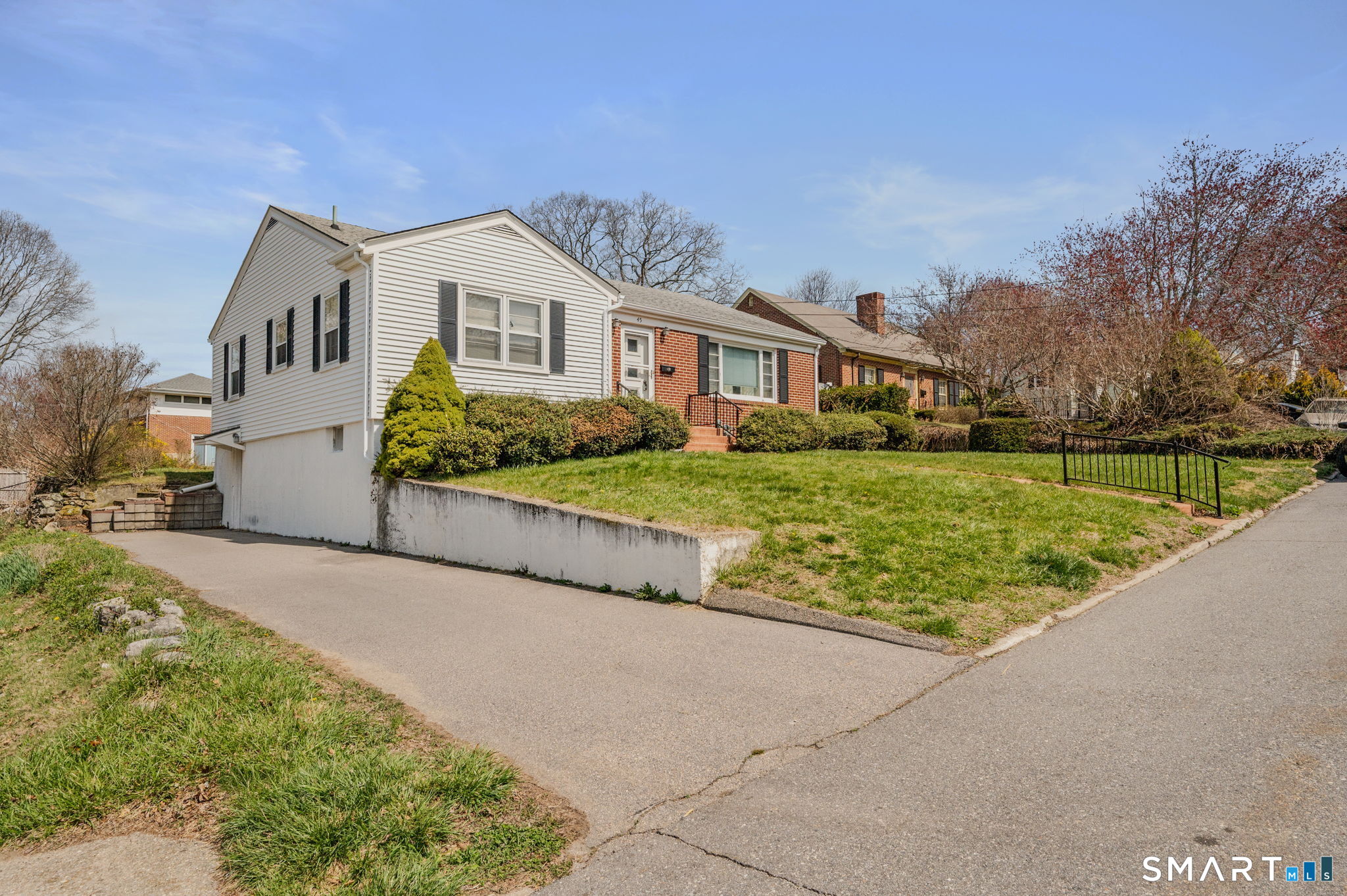 45 Mansfield Road New London CT 06320