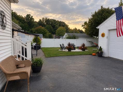 11 Laura Lane New Haven CT 06513