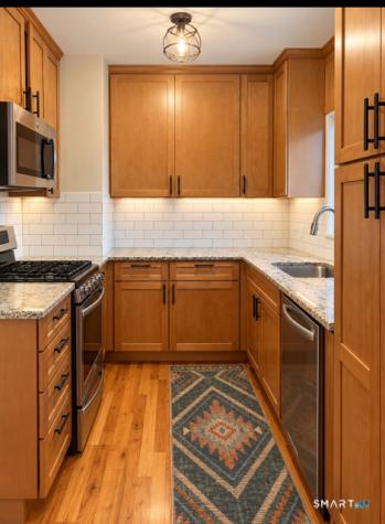 11 Laura Lane New Haven CT 06513