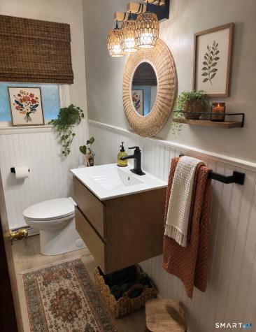 11 Laura Lane New Haven CT 06513