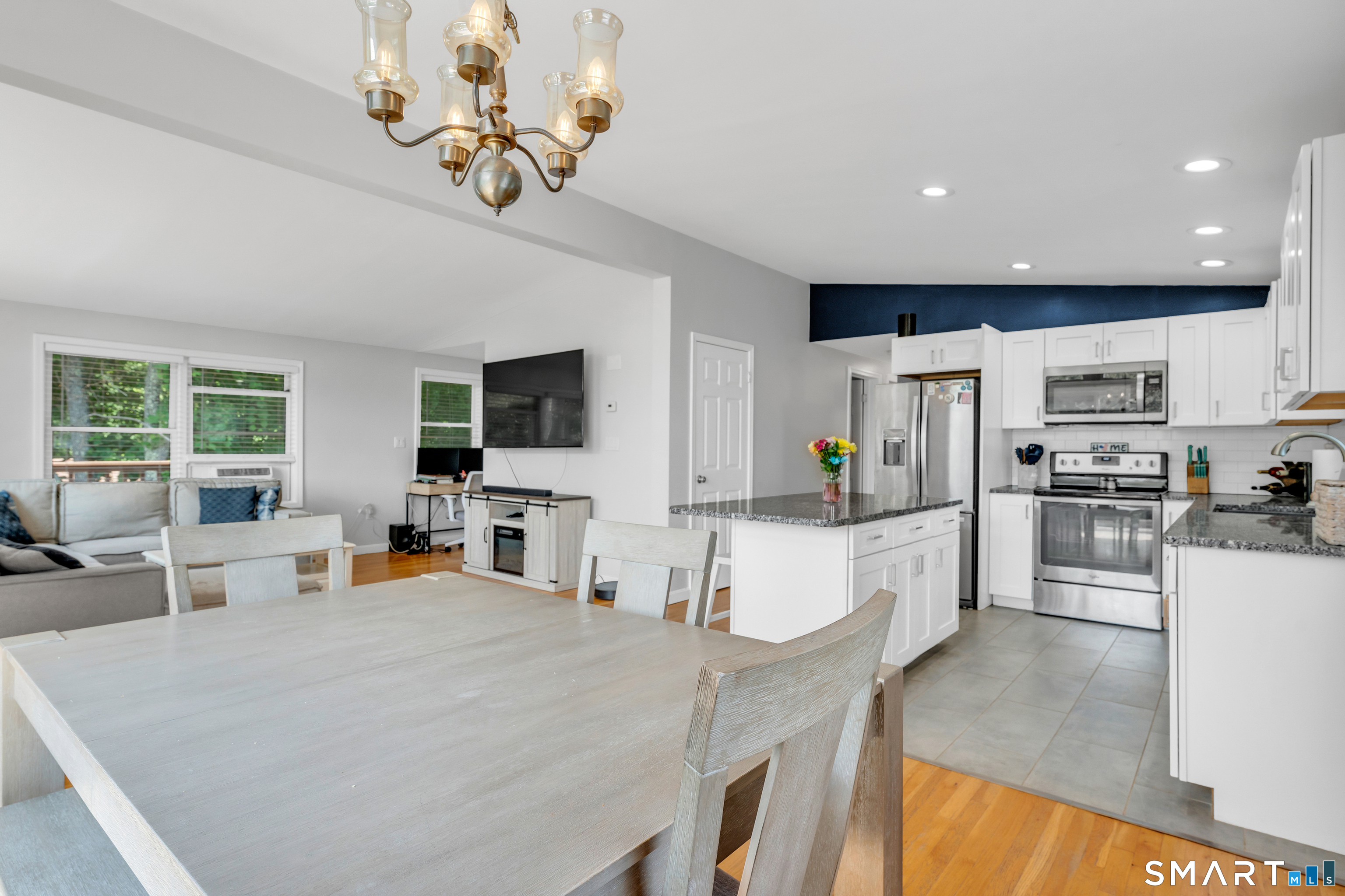 95 Crest Drive Groton CT 06355