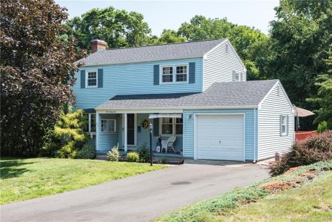 135 Longwood Drive Chicopee MA 01020