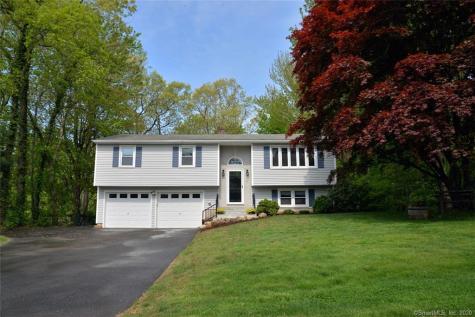 27 Woodcrest Drive Prospect CT 06712