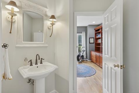 247 Old Farms Road Simsbury CT 06070