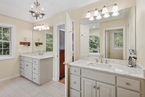 247 Old Farms Road Simsbury CT 06070