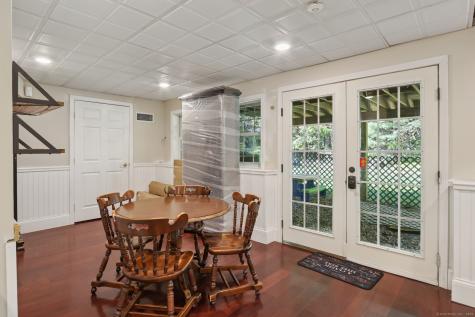 247 Old Farms Road Simsbury CT 06070