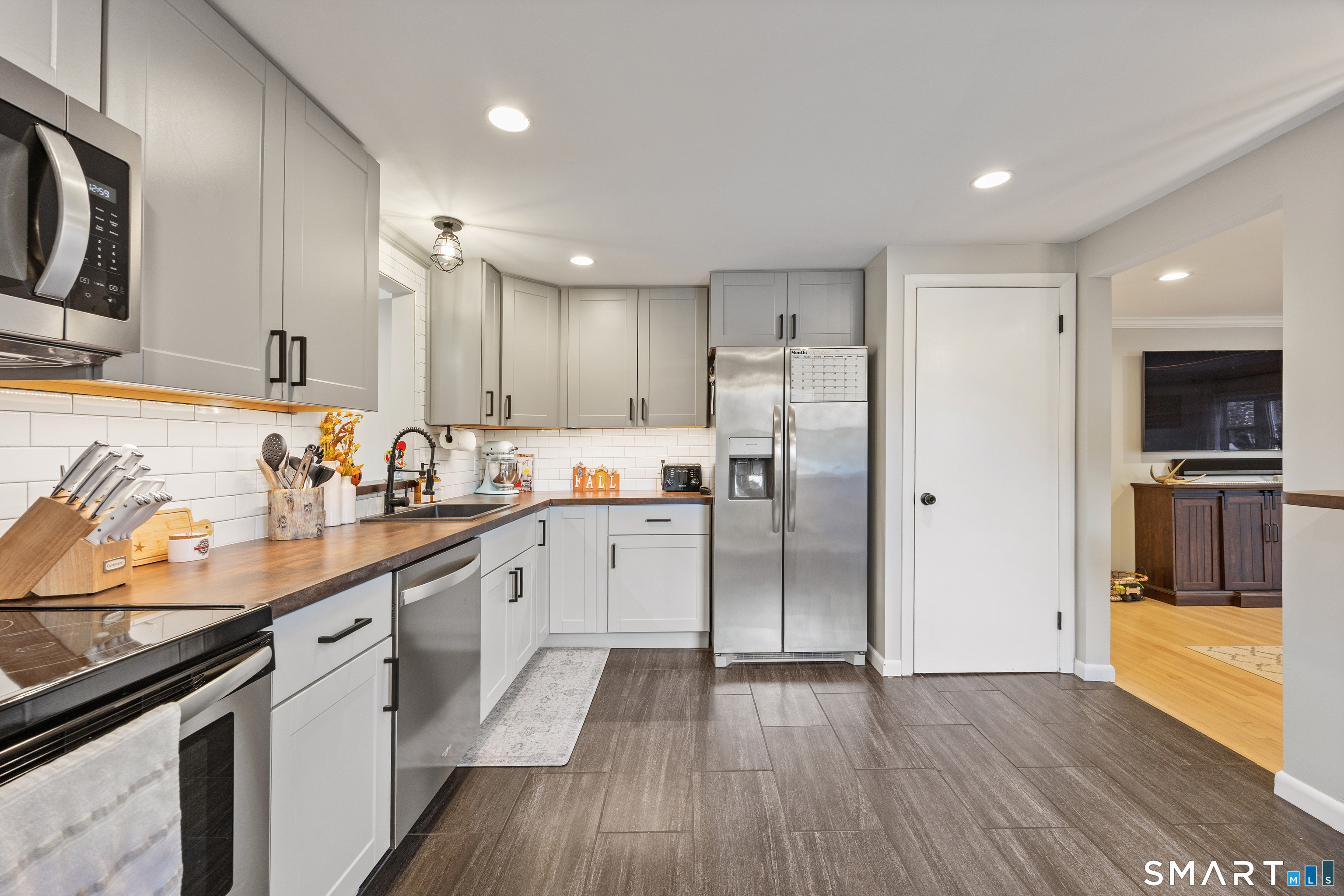 16 Paramount Drive Seymour CT 06483