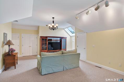 16 Farm Meadow Road Newtown CT 06470