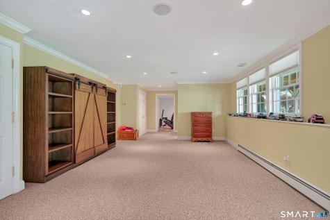 16 Farm Meadow Road Newtown CT 06470