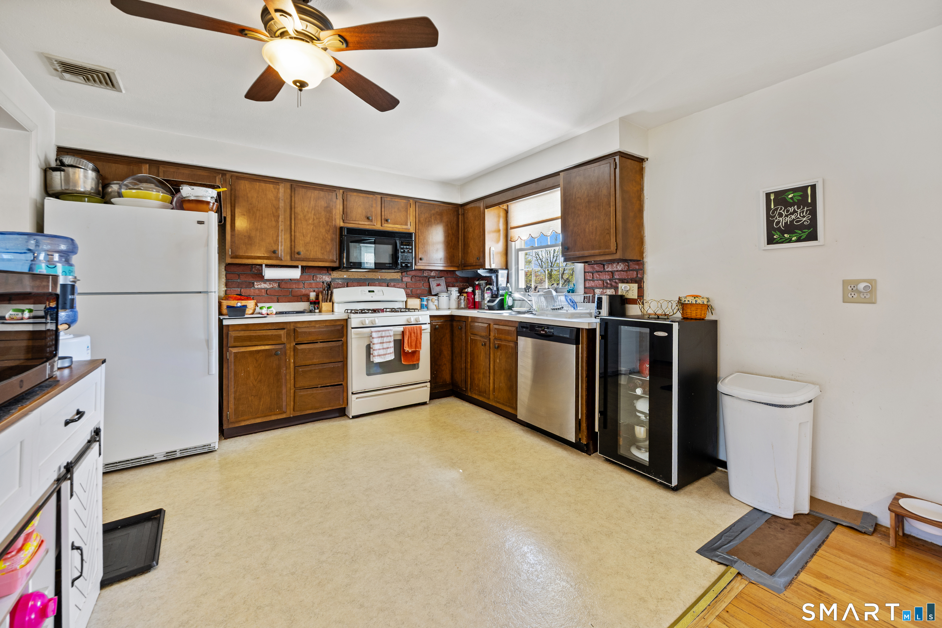 10 Brightwood Lane Branford CT 06405