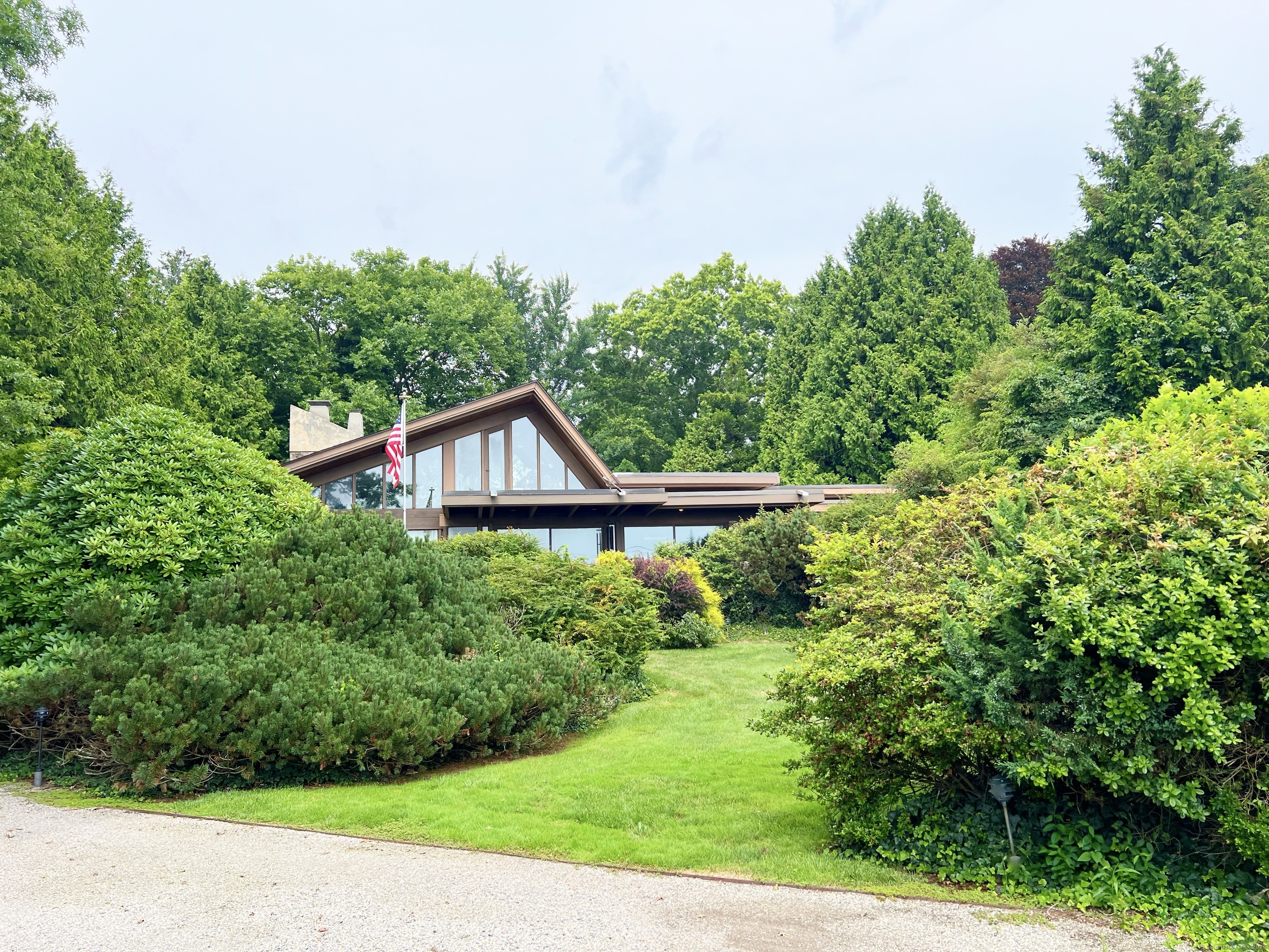 925 Pequot Avenue New London CT 06320