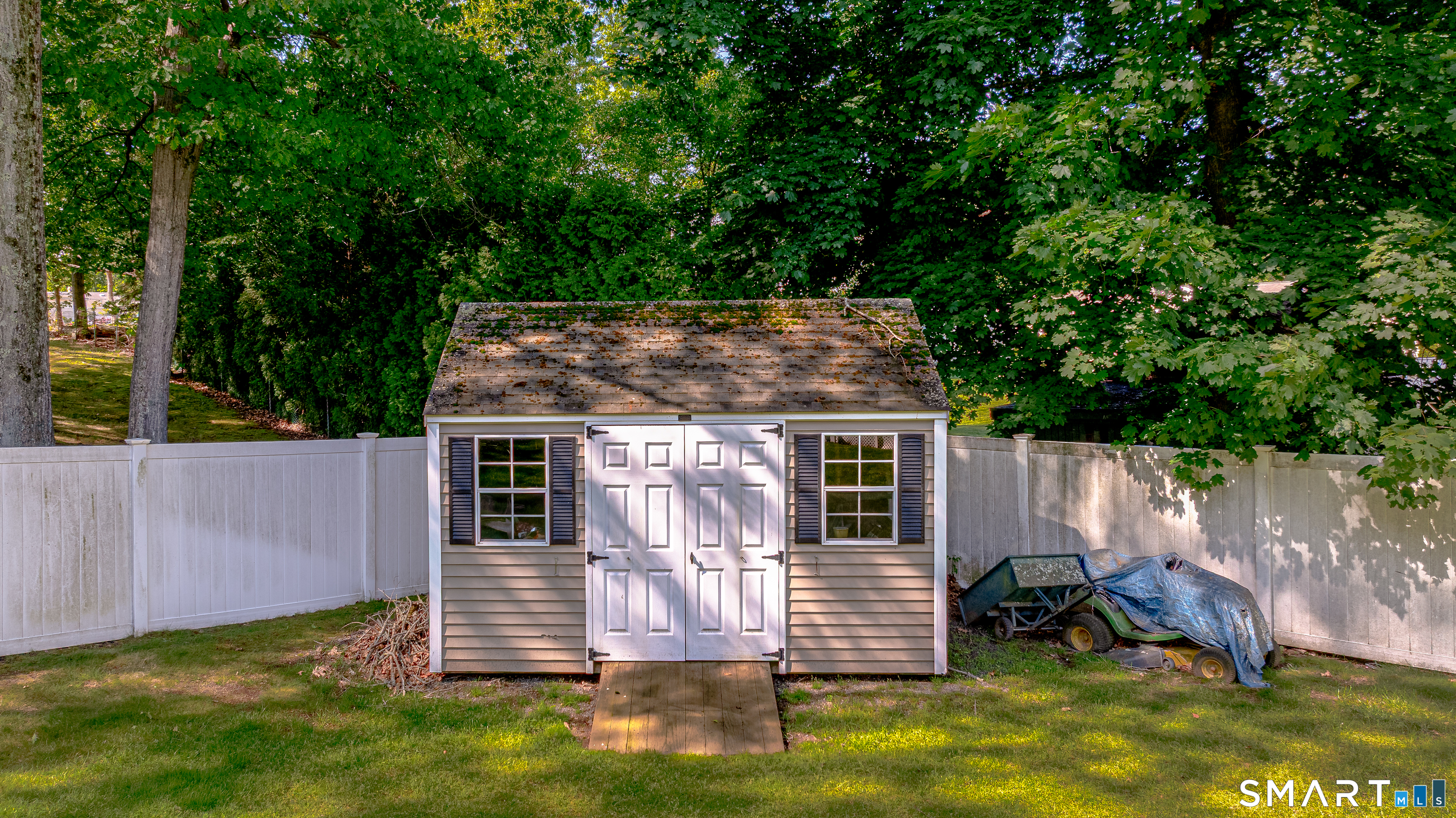 261 Spring Road North Haven CT 06473