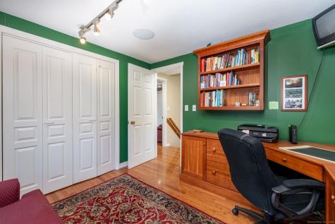 2 Highland Square Avon CT 06001