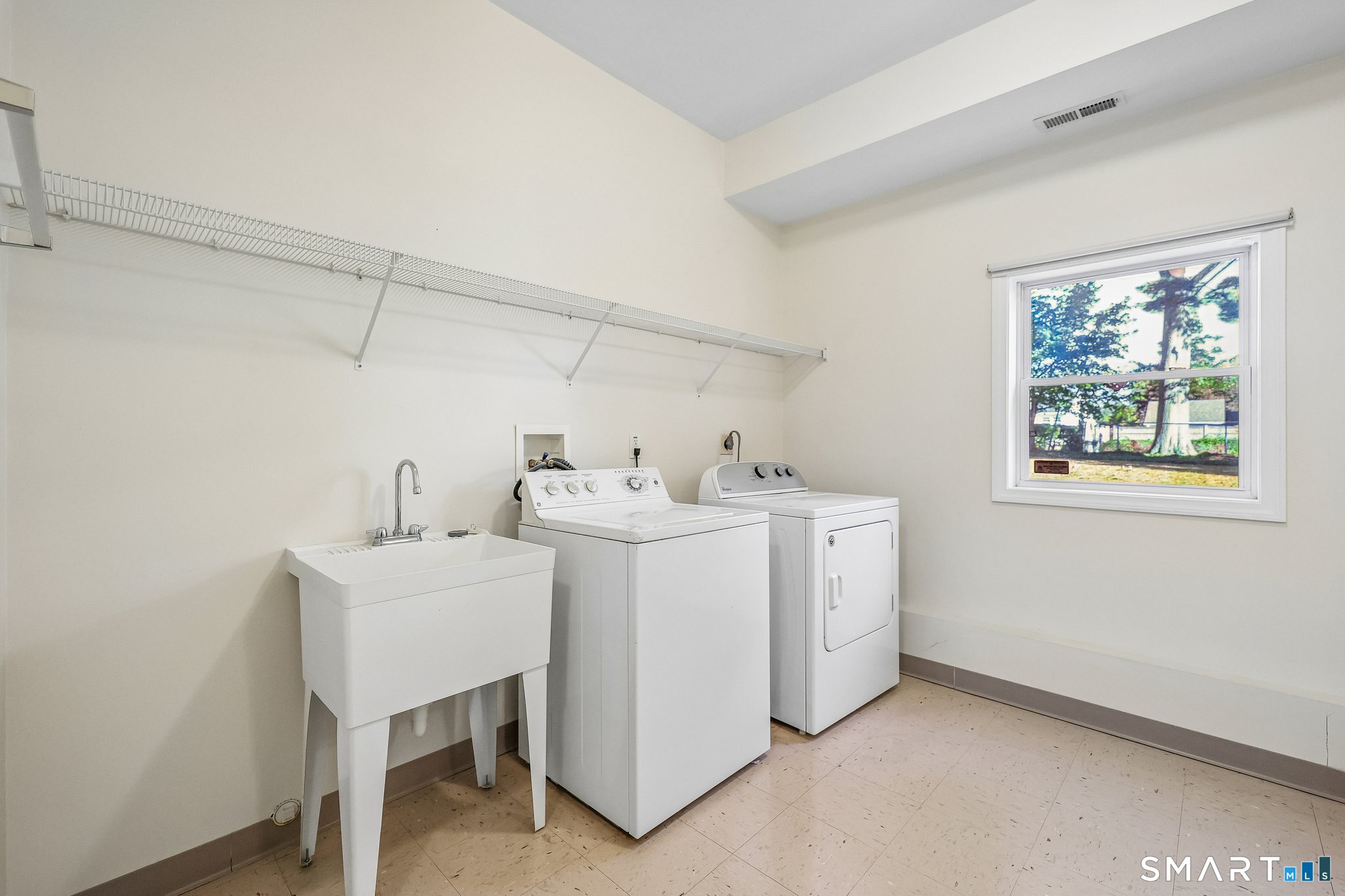 15 Barker Place Branford CT 06405