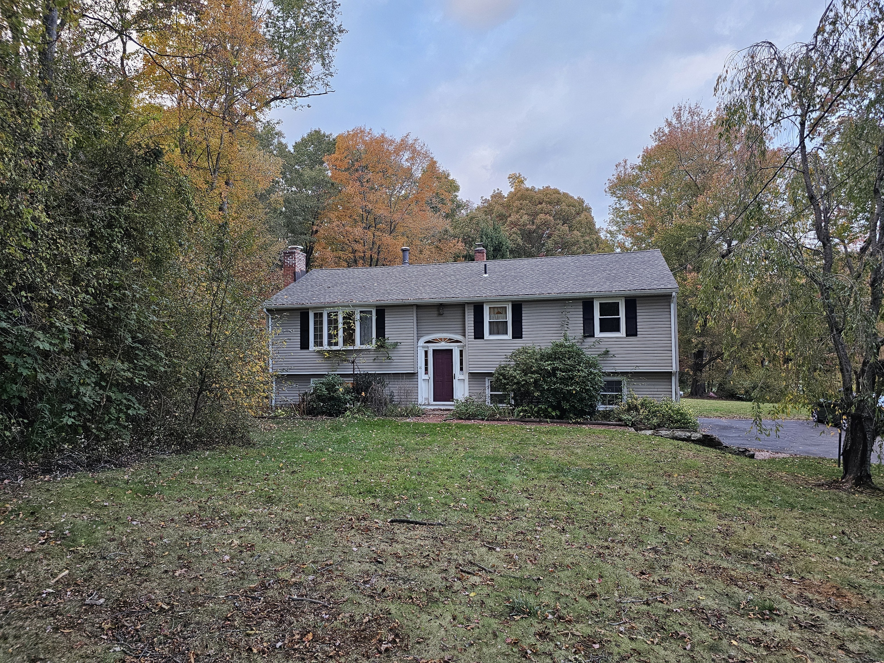 16 Mcnabola Lane Wallingford CT 06492