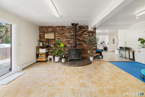 2776 East Main Street Bridgeport CT 06610