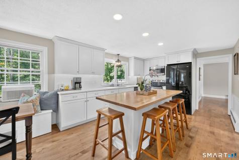 4 Lincoln Lane Simsbury CT 06089