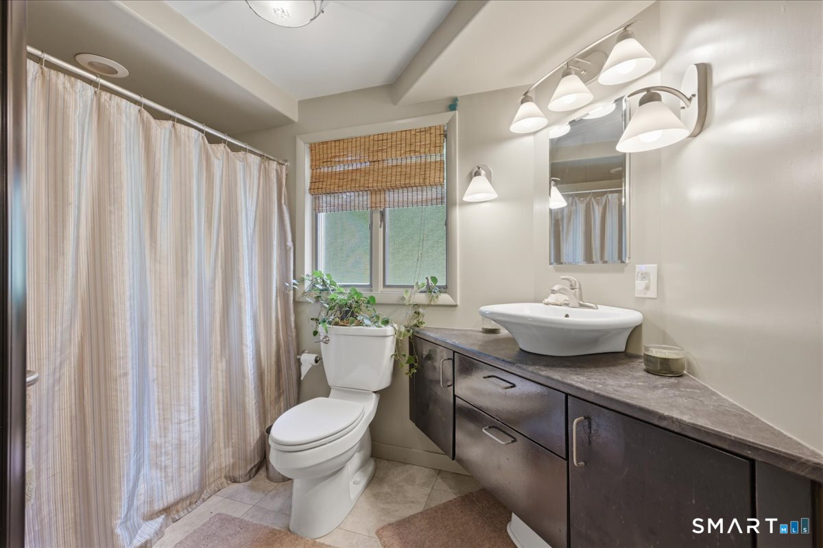 15 Mitchell Drive East Lyme CT 06357