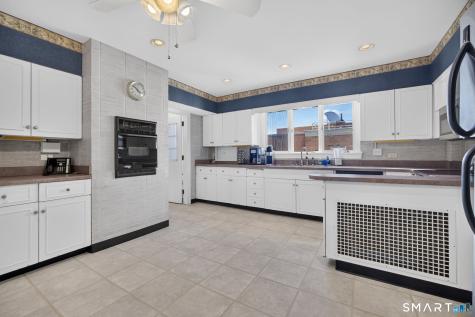 32 East Main Street Stonington CT 06378