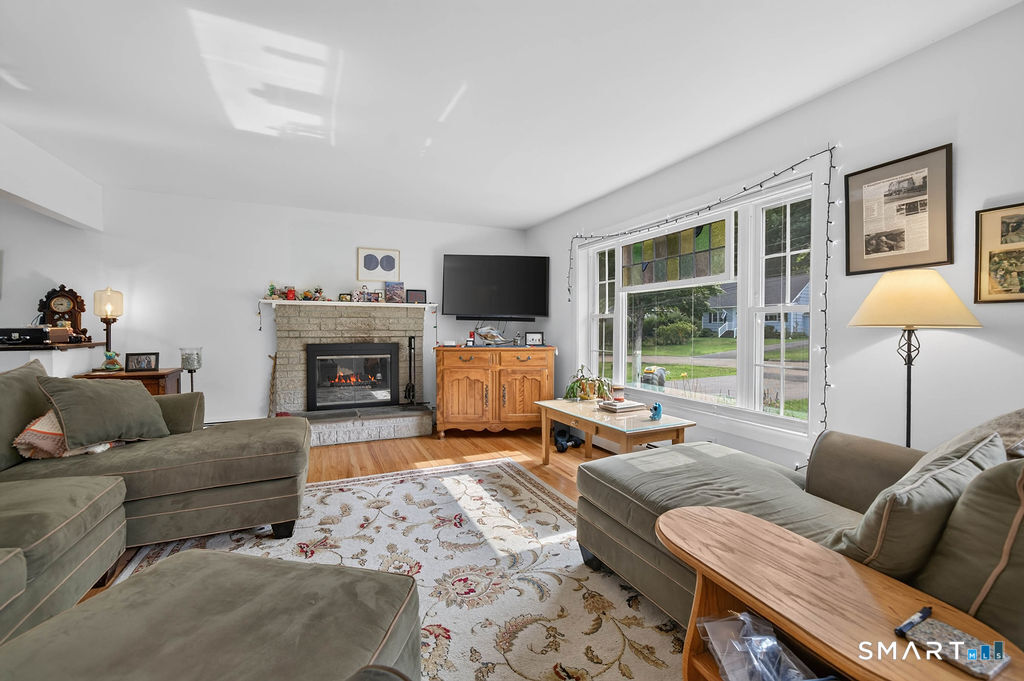 11 Jeffrey Lane Branford CT 06405