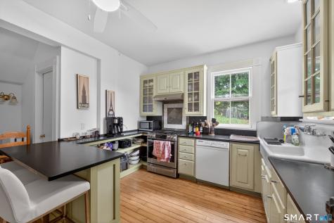 33 Church Street Guilford CT 06437