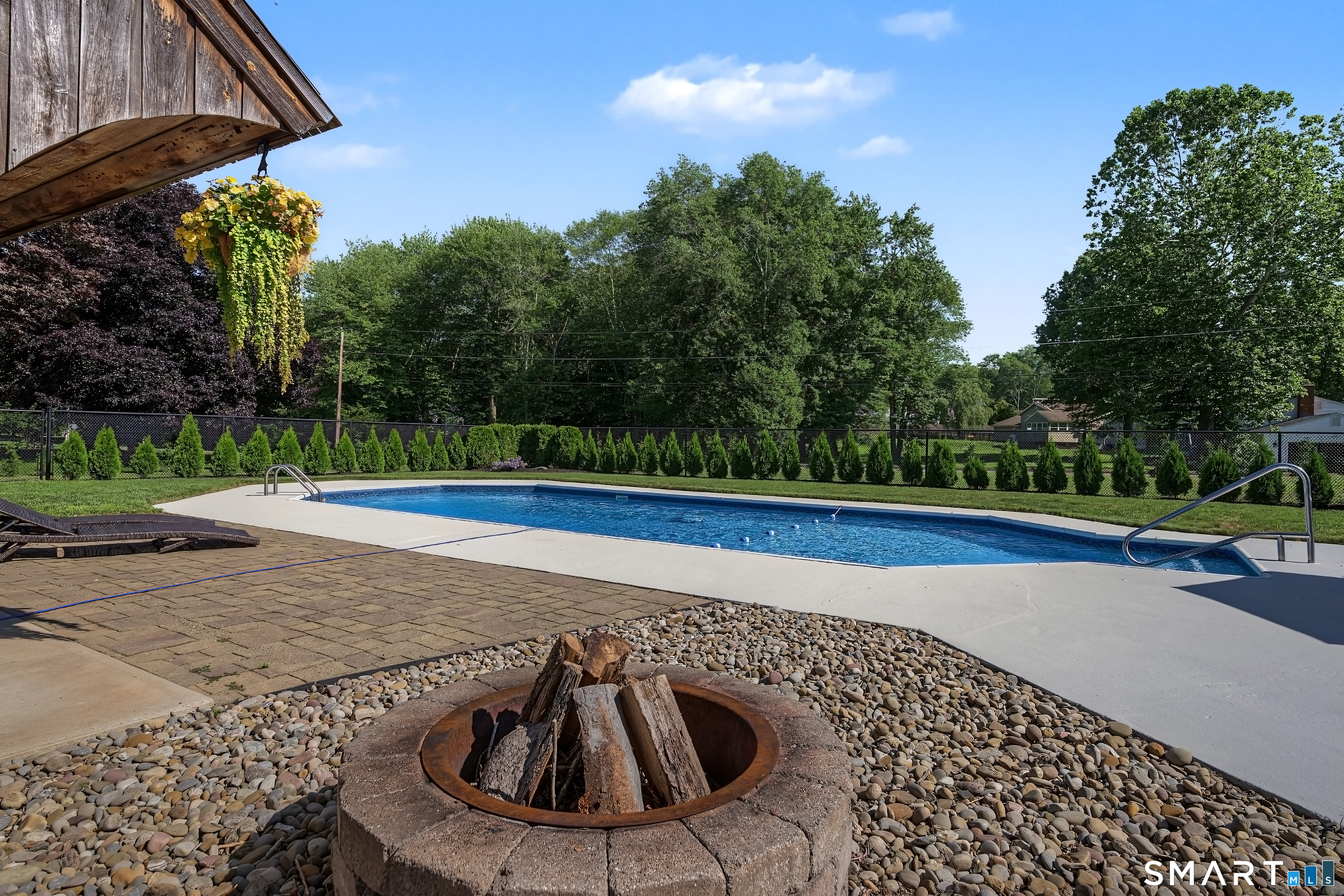 170 Mungertown Road Madison CT 06443