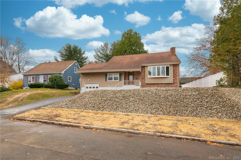 11 Holly Terrace New London CT 06320