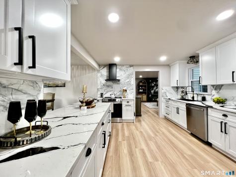32 Forest North Court Hamden CT 06518