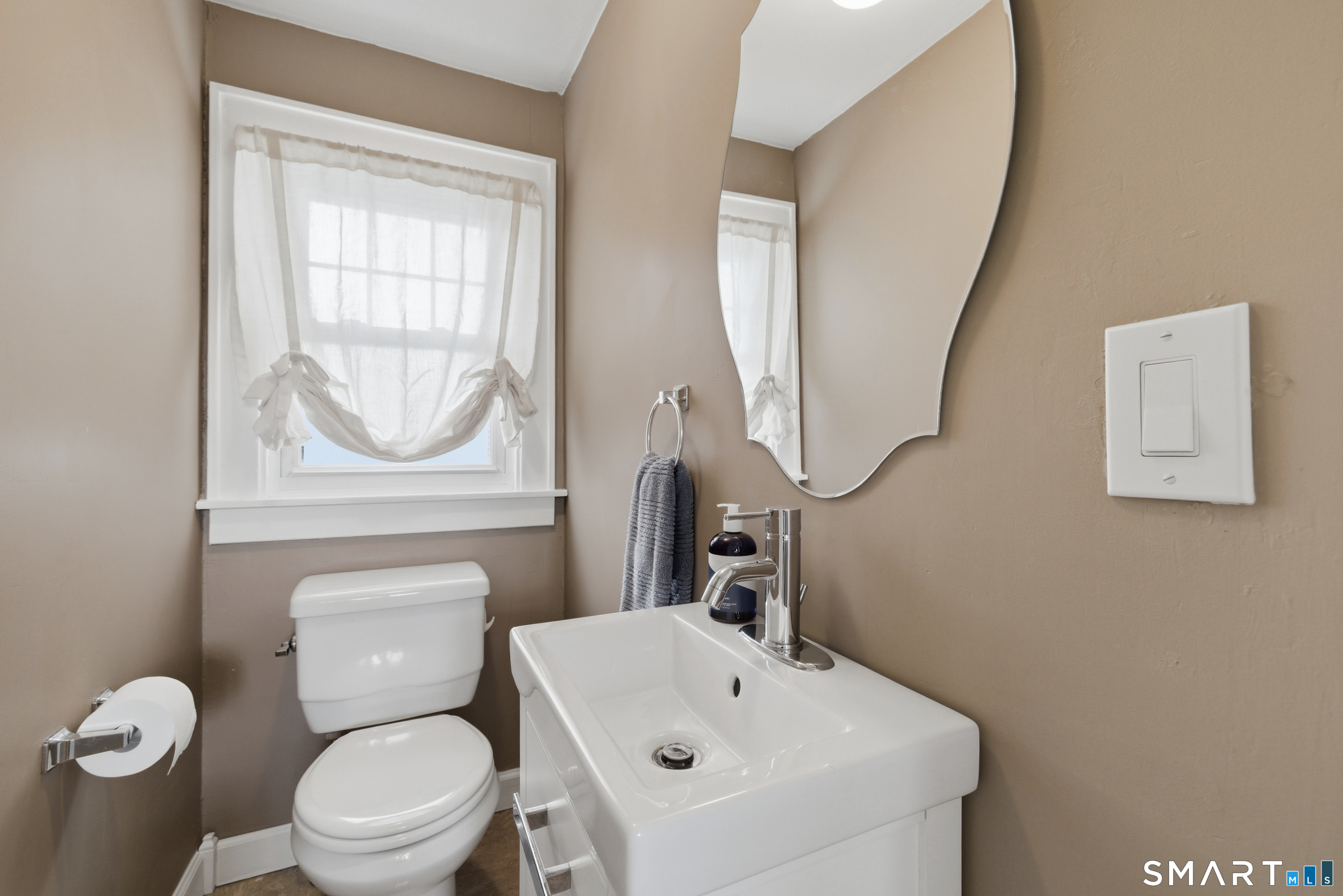 17 Riverdale Road Enfield CT 06082