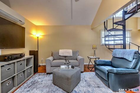 41 Chatham Lane Bristol CT 06010