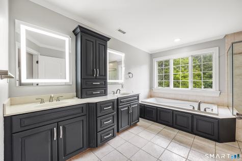 4 Romano Court Farmington CT 06032