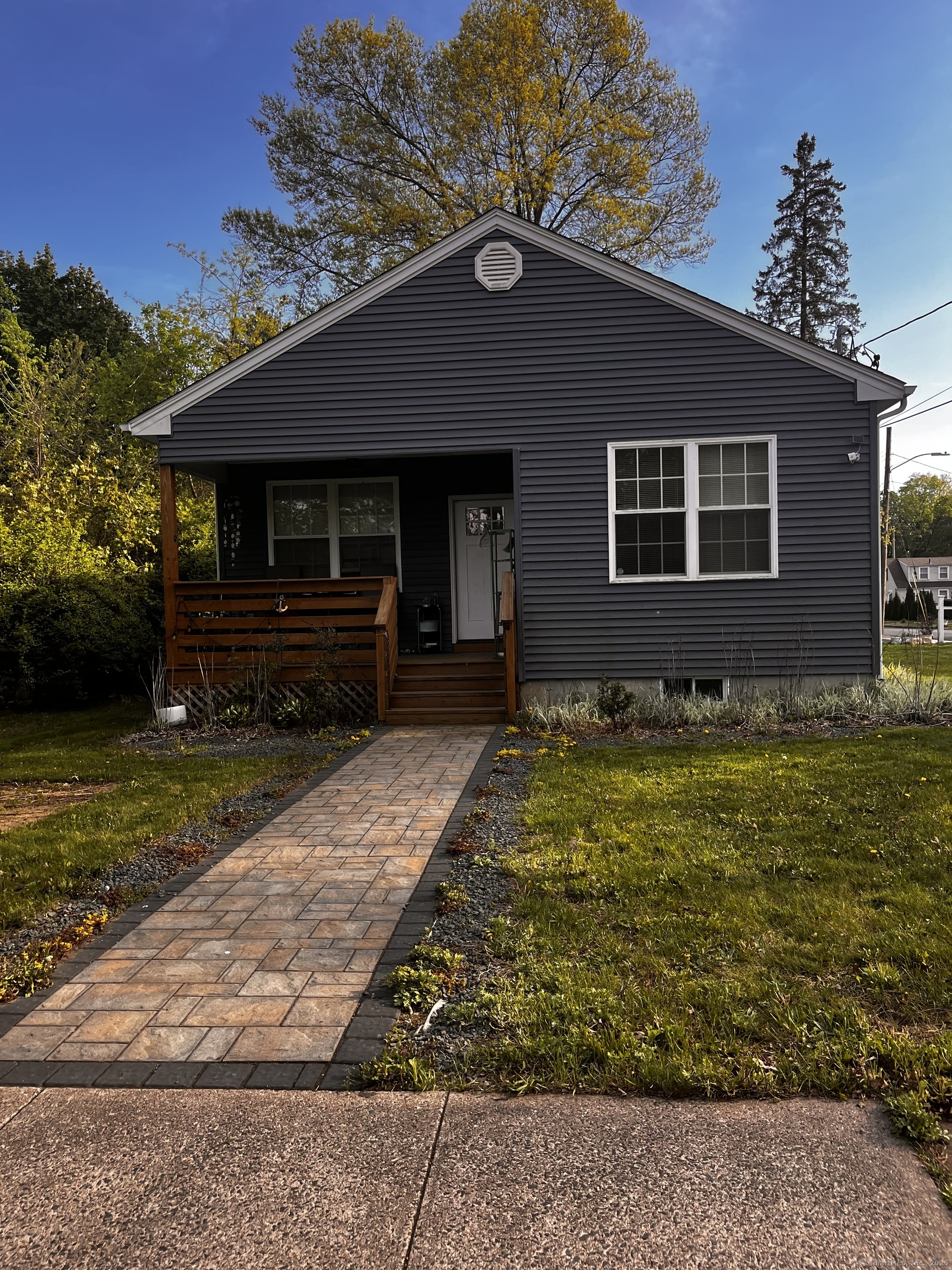 16 Songonosk Street Windsor CT 06095