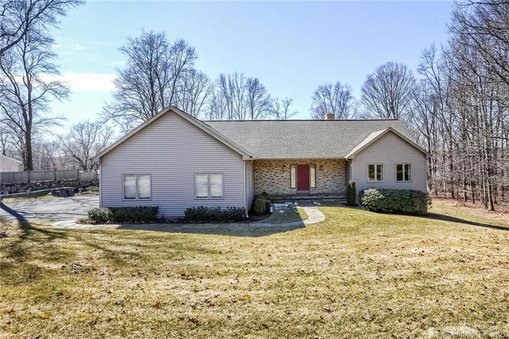20 Woodridge Lane New Fairfield CT 06812