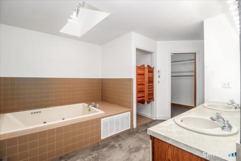 8 Pebble Lane New Milford CT 06776