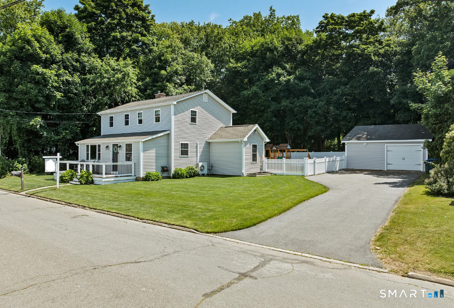 3 Middle Street Waterford CT 06385